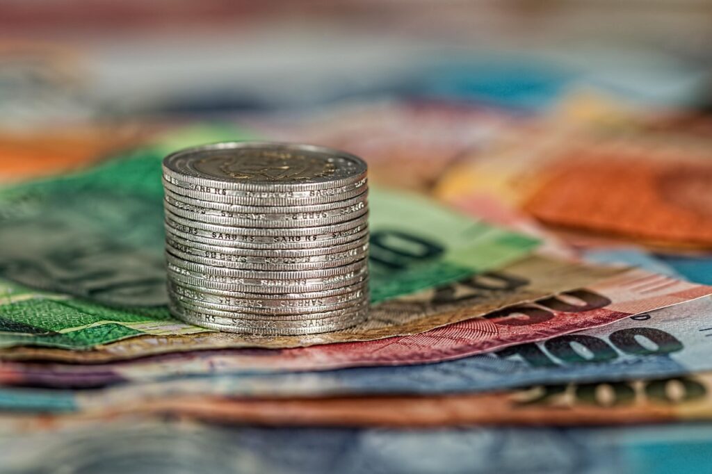 Z世代が考える海外移住に必要な資金と副業のポイントは？