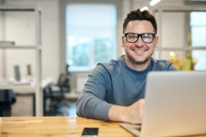 リモートワークにおいて必要なスキルとは何ですか？