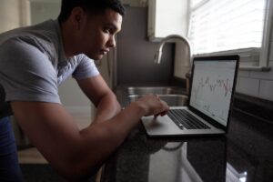 学生のお小遣いで始める少額株投資のポイントは？