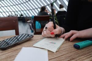 動画編集を活かして就職するための副業の始め方は？