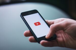 動画編集を通じてYouTubeの収益化をサポートする方法は？