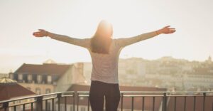 自由な生き方でお金と時間を両立する方法は？